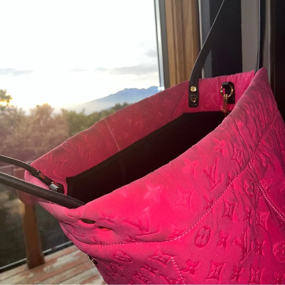 Louis Vuitton: Limited Edition Neoprene Scuba LV Monogram MM Tote Bag (Fuchsia) - Picture 8 of 17